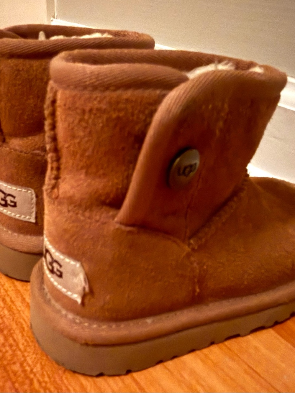 UGG Kids Mini Button Boot - Chestnut Brown